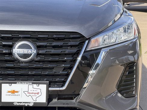Used 2024 Nissan Kicks SV image 9