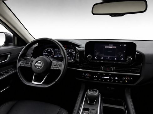 Used 2025 Nissan Pathfinder SV AWD/4WD image 15