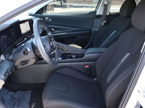 Used 2024 Hyundai Elantra SEL w/ Convenience Package image 9