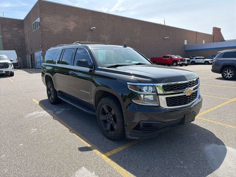 Used 2019 Chevrolet Suburban LT AWD/4WD image 2