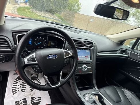 Used 2017 Ford Fusion SE FWD image 13