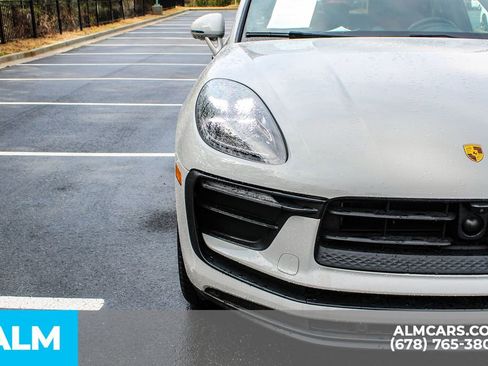 Used 2024 Porsche Macan image 12