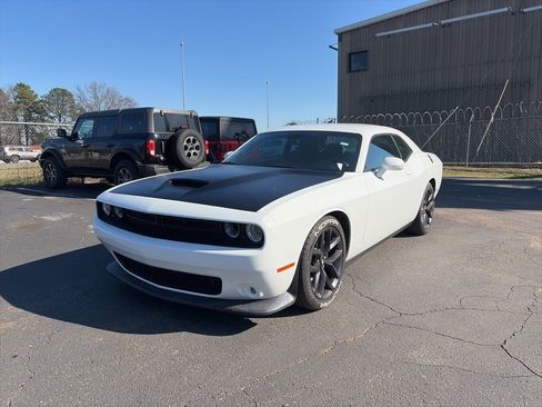Used 2019 Dodge Challenger R/T w/ Driver Convenience Group image 3