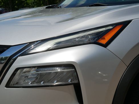 Certified 2023 Nissan Rogue SV w/ SV Premium Package AWD/4WD image 16