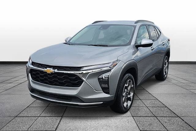Used 2025 Chevrolet Trax LT w/ LT Convenience Package FWD image 1