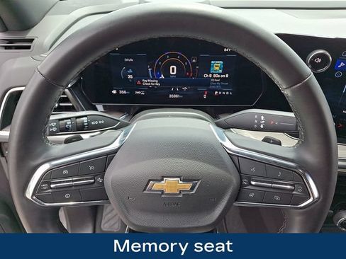 Used 2025 Chevrolet Suburban Premier AWD/4WD image 4