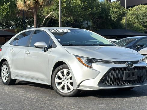 Used 2022 Toyota Corolla LE FWD image 2