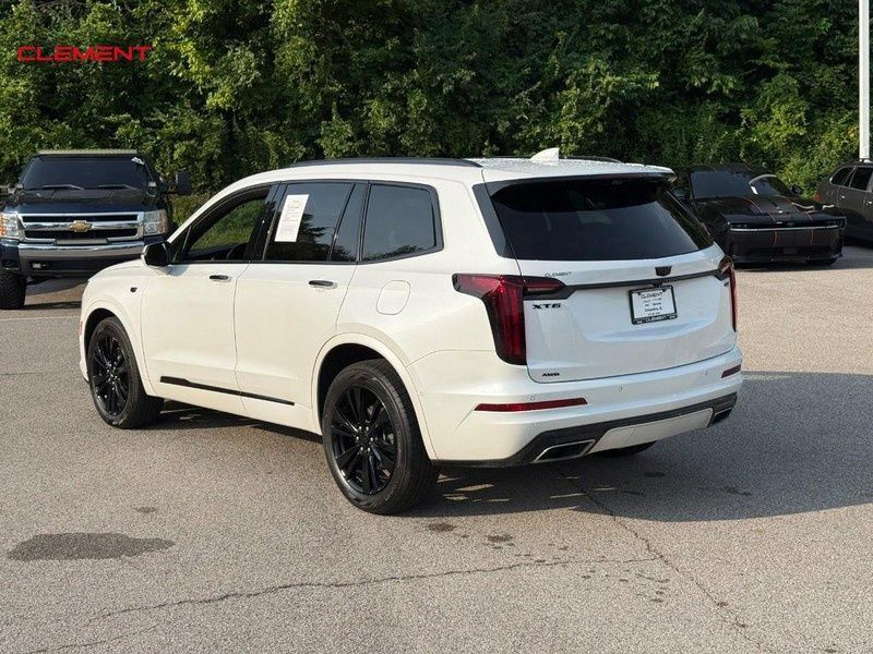 Used 2023 Cadillac XT6 Premium Luxury w/ Technology Package AWD/4WD image 3