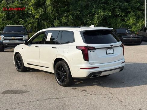 Used 2023 Cadillac XT6 Premium Luxury w/ Technology Package AWD/4WD image 3