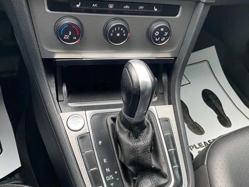 Used 2016 Volkswagen Golf S image 20