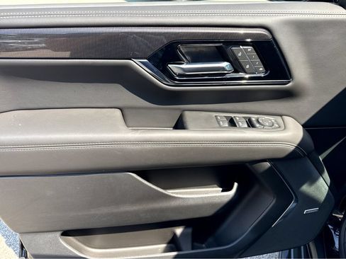 New 2026 GMC Yukon XL Elevation w/ LPO, Get Active Package AWD/4WD image 10