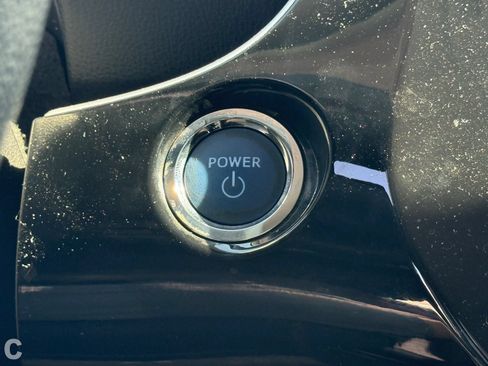 Used 2022 Toyota Prius L Eco FWD image 25