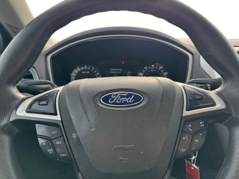 Used 2016 Ford Fusion SE image 15