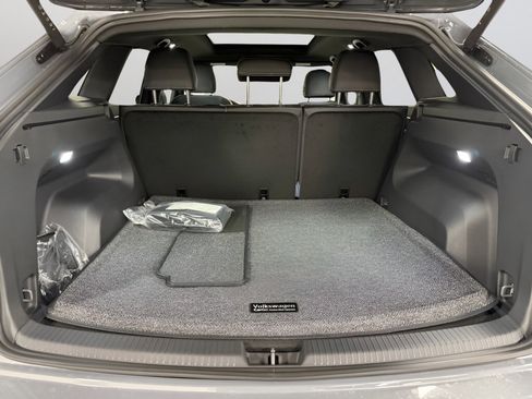 New 2026 Volkswagen Atlas Cross Sport SE FWD image 9