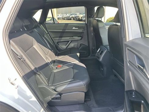 Used 2020 Volkswagen Atlas Cross Sport SE w/ Panoramic Sunroof Package image 26