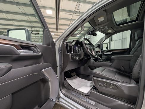 Used 2026 GMC Sierra 3500 Denali w/ Denali Reserve Package image 14