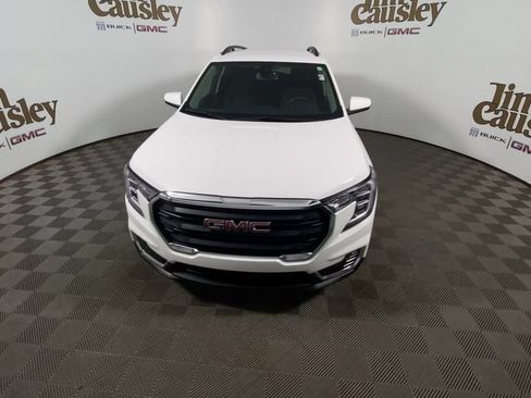 Certified 2023 GMC Terrain SLE w/ Driver Convenience Package FWD image 3