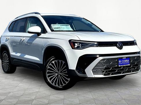 New 2026 Volkswagen Taos SE FWD image 1