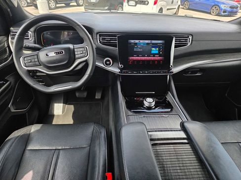 Used 2024 Jeep Wagoneer L Series II RWD image 19