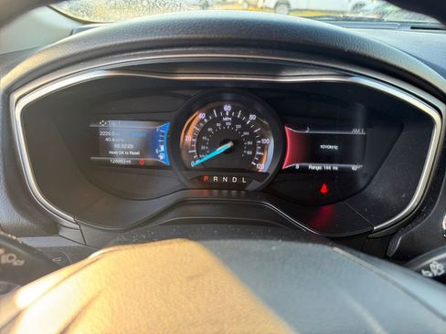 Used 2019 Ford Fusion SE image 34