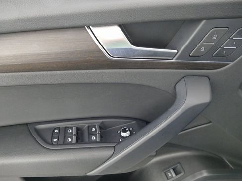 Used 2023 Audi Q5 2.0T Premium w/ Convenience Package image 11