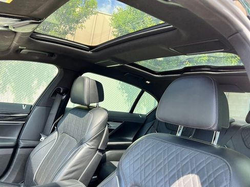 Used 2019 BMW 750i w/ M Sport Package RWD image 20