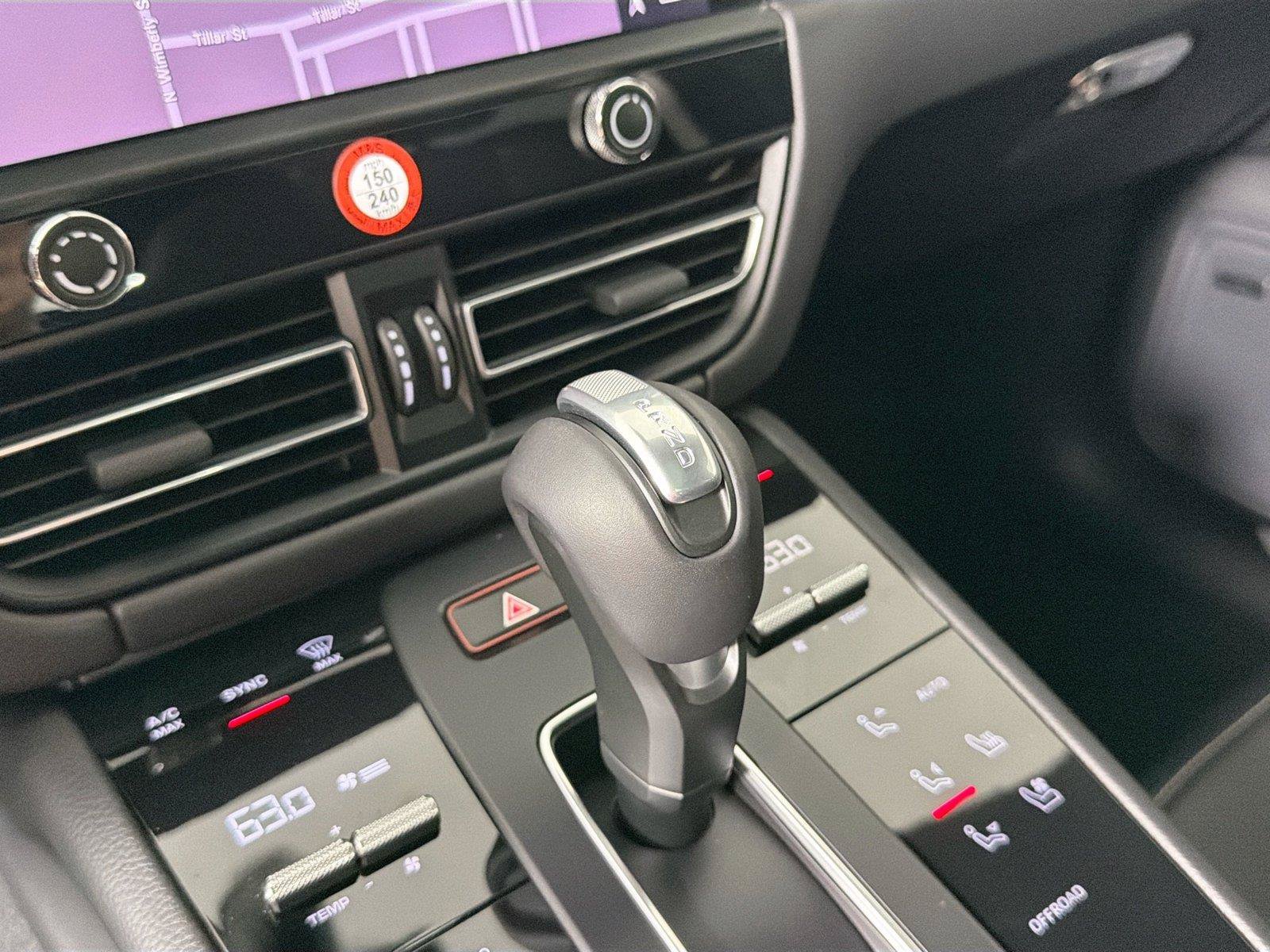 Certified 2025 Porsche Macan S AWD/4WD image 34