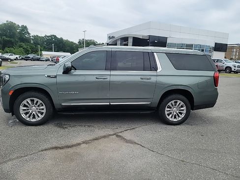 Used 2023 GMC Yukon XL SLT w/ SLT Premium Package RWD image 4