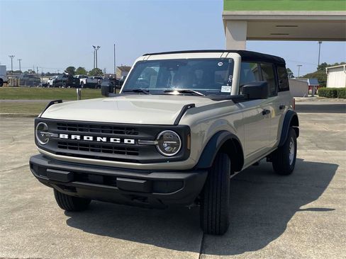 New 2025 Ford Bronco 4-Door image 7