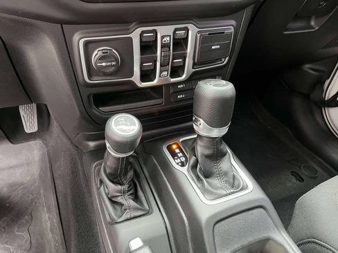 Used 2018 Jeep Wrangler Unlimited Sport S AWD/4WD image 29