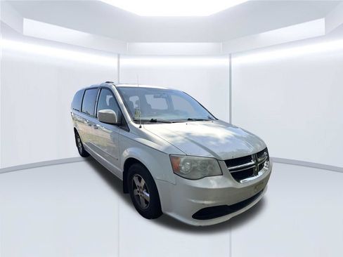 Used 2011 Dodge Grand Caravan Mainstreet w/ PWR Convenience Group FWD image 2