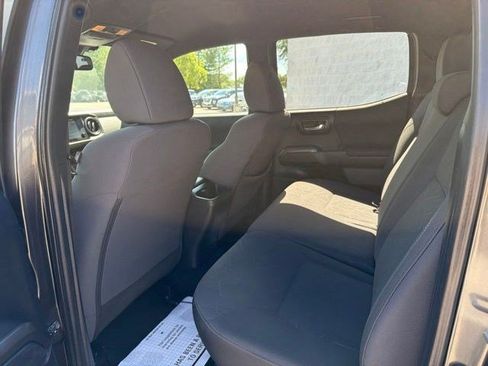 Used 2018 Toyota Tacoma TRD Sport AWD/4WD image 15