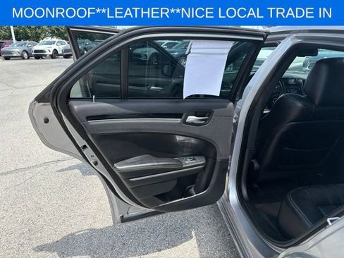 Used 2018 Chrysler 300 S w/ 300S Premium Group RWD image 22