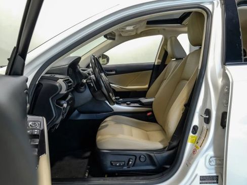Used 2017 Lexus IS 200t w/ Premium Package RWD image 5