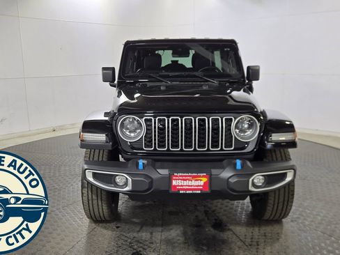 Used 2024 Jeep Wrangler Unlimited Sahara w/ Technology Group image 2