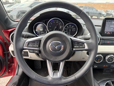 Used 2021 MAZDA MX-5 Miata RF Grand Touring RWD image 12