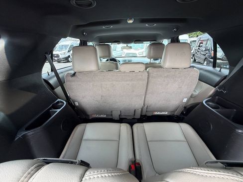 Used 2015 Ford Explorer XLT w/ Equipment Group 202B AWD/4WD image 29