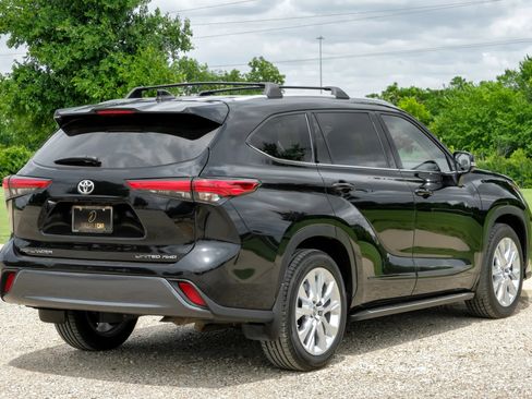 Used 2021 Toyota Highlander Limited AWD/4WD image 9