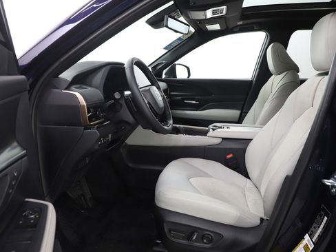 Used 2026 Toyota Grand Highlander image 22