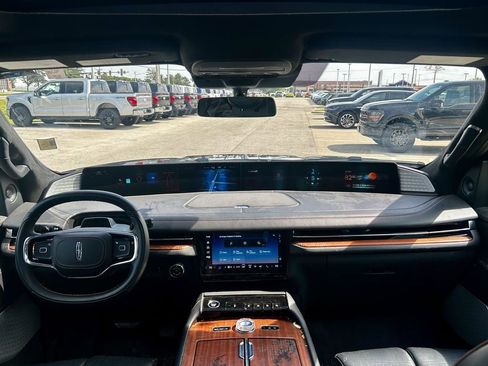 Used 2025 Lincoln Navigator Black Label AWD/4WD image 33