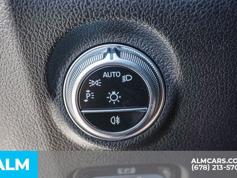 Used 2025 Mercedes-Benz C 300 Sedan image 44