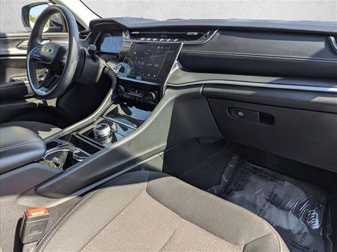 Used 2023 Jeep Grand Cherokee Laredo AWD/4WD image 22