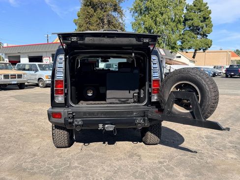 Used 2005 HUMMER H2 w/ Preferred Equipment Group image 19