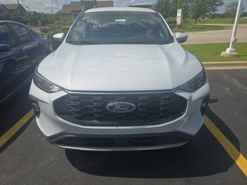 Used 2025 Ford Escape ST-Line Select AWD/4WD image 2