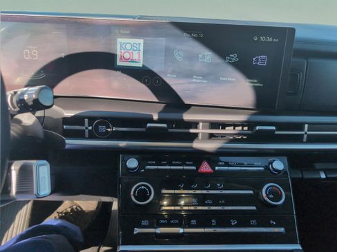 Used 2025 Hyundai Santa Fe SE image 24