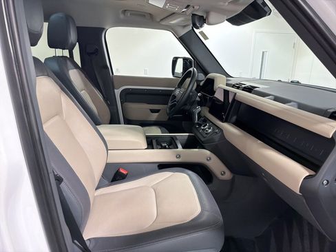Used 2024 Land Rover Defender 130 X-Dynamic SE image 25