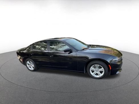 Used 2022 Dodge Charger SXT image 2