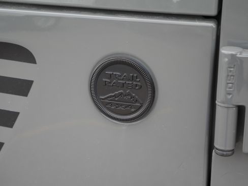 Used 2020 Jeep Gladiator Overland image 17