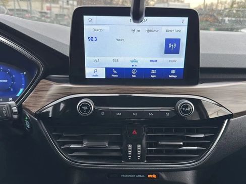 Used 2020 Ford Escape Titanium image 19