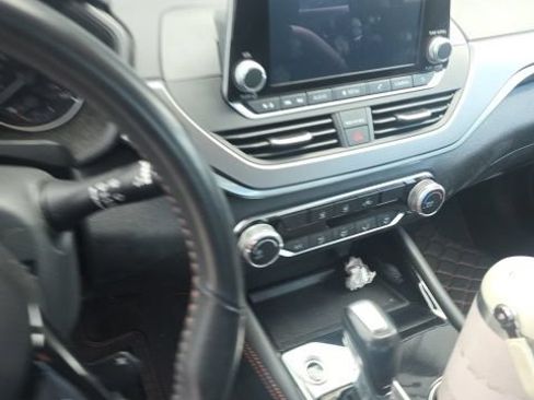 Used 2024 Nissan Altima 2.5 SR FWD image 10